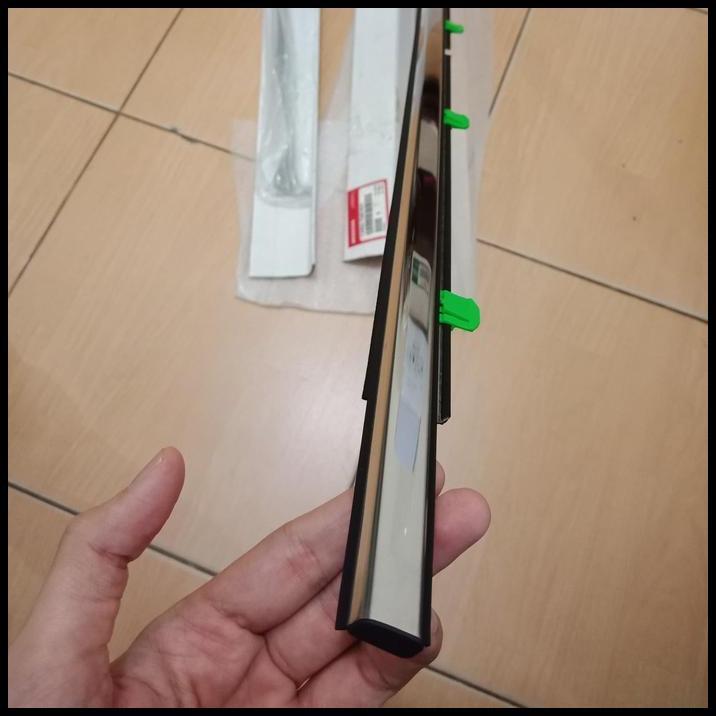 TERLARIS KARET PELIPIT / KARET KACA PINTU CHROME CRV GEN4 2013-2016 ORIGINAL 