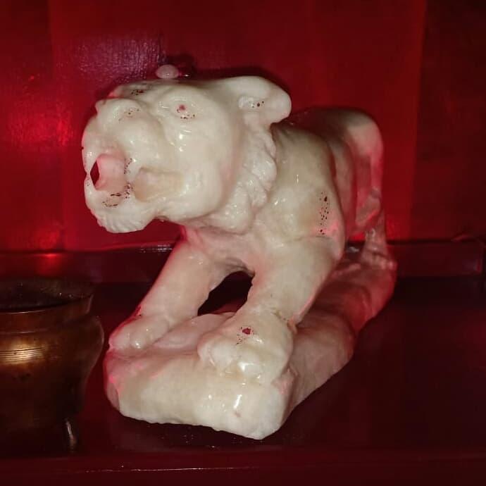 Patung Macan Onyx putih