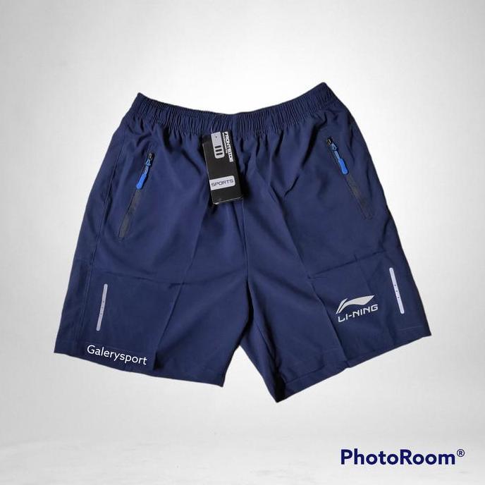 Celana pendek tenis bulutangkis lining