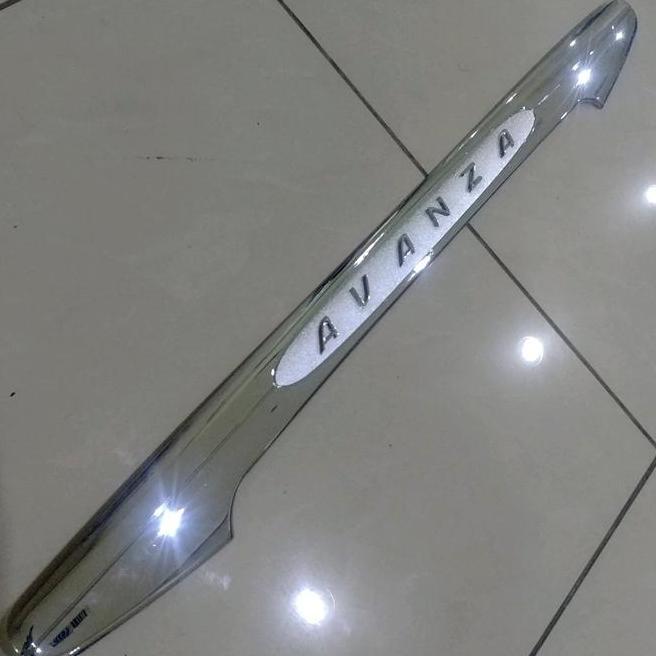 List Trundlit Chrome Lama 2004 Belakang Toyota Avanza - 2011