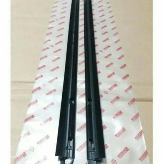 Karet Pelipit Kaca Kaca Pintu Mobil Granmax Luxio