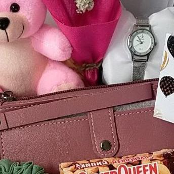 Hampers Ultah Kado Ulang Tahun Hampers Wisuda Gift Box Hadiah Ultah Hampers Anniversary Kado Pacar H