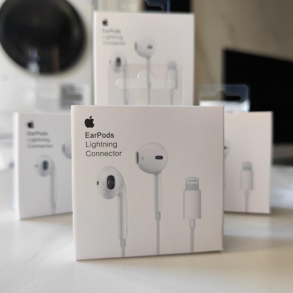 Apple EarPods with Lightning ConnectorApple EarPods (USB-C) terlaris