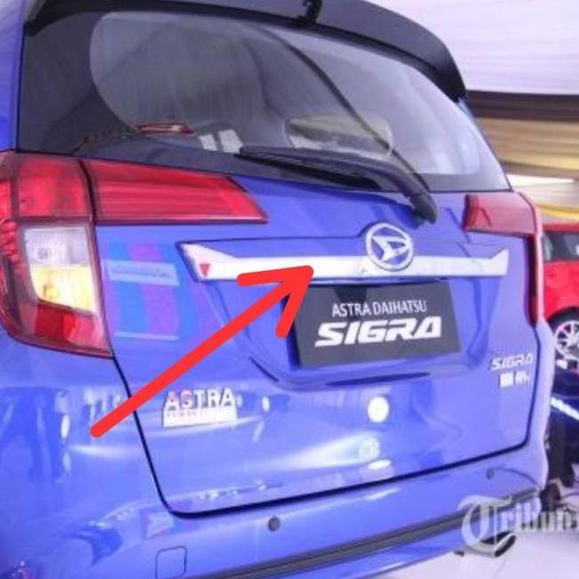 List Trunklid Chrome Daihatsu Sigra