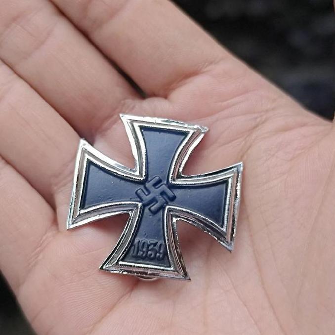 Replika Medali Pin Iron Cross 1939 (Salib Besi Jerman WWII WW2 German Era)