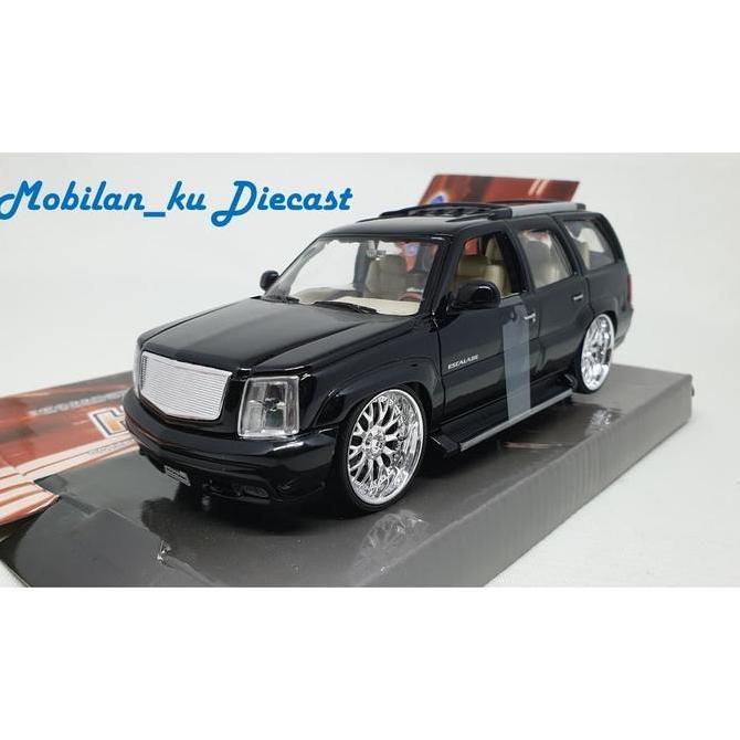 Diecast 2002 Cadillac Escalade Welly Hot Rider 1:24 Hitam