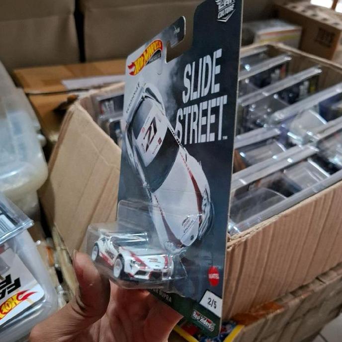 Hot Wheels Premium 20 Toyota GR Supra Slide Street