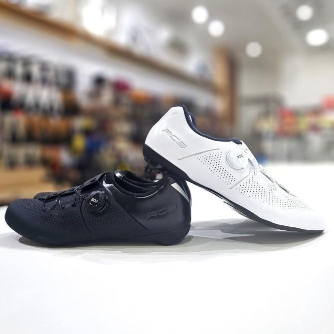 Sepatu Sepeda Shimano Road Bike Shoes SH-RC302 Wide - Black