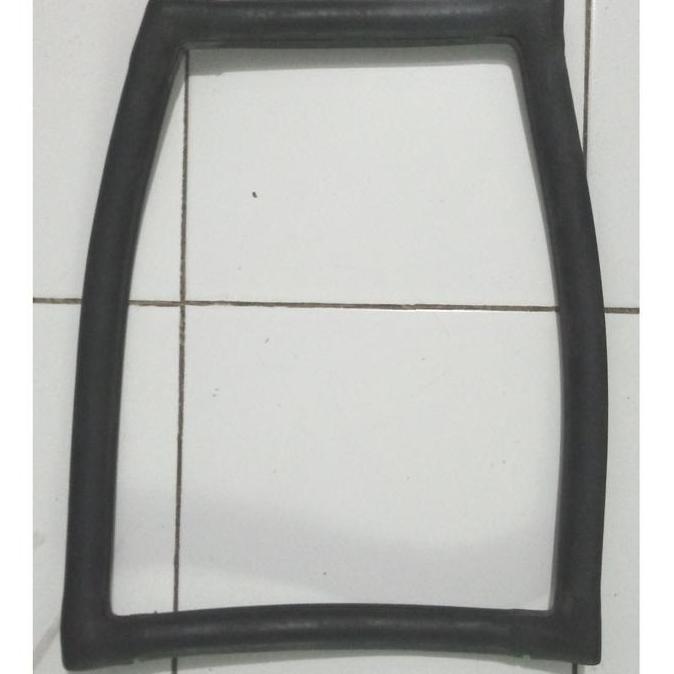 Karet Kaca Bagasi Belakang Isuzu Panther Kotak (Menempel Di Body)