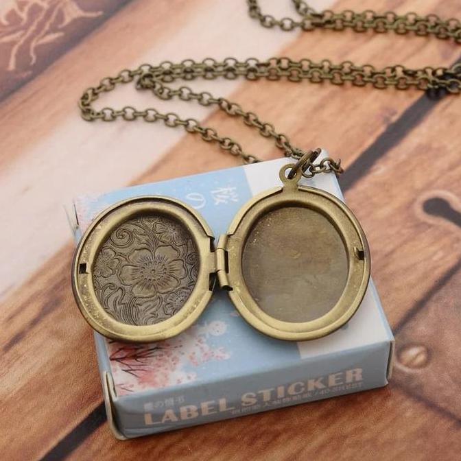 Vintage Oval Brass Carved Photo Locket Pendant Necklace
