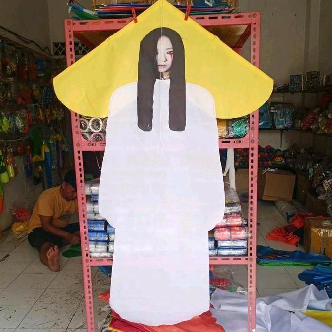 LAYANGAN HANTU KUNTILANAK