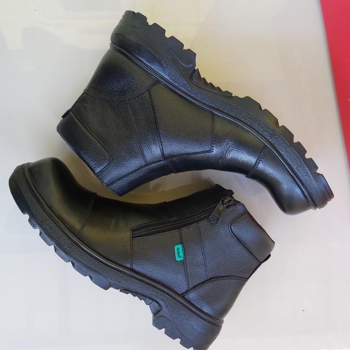 Tahan Lama Sepatu Boot Pria Ujung Besi Safety Shoes Man Shoes Warna Hitam Sepatu Boots Safety Pria K