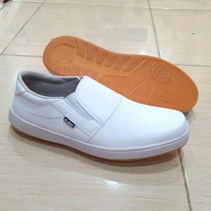 Aldhis Sepatu Casual Pria Wanita Slip On Putih Polos Sneakers Tanpa Tali Cocok Untuk Gaya Santai dan
