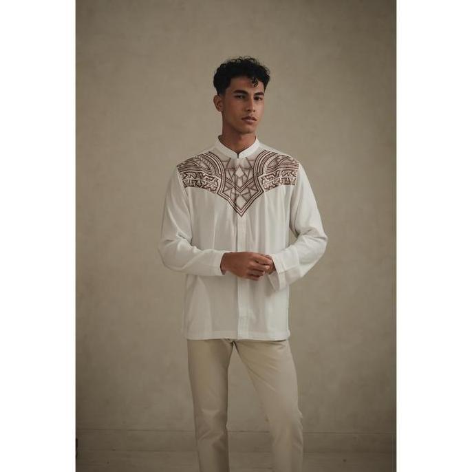 LARUSSO Kemeja Koko Bordir Lengan Panjang Pria  - White Maroon