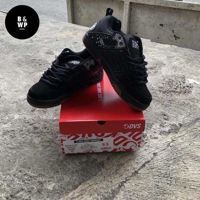 Dvs " comanche " black white gum flower skate shoes / fat shoes, sepatu gemuk