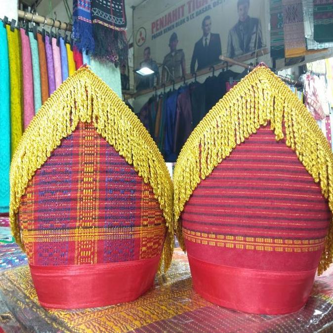 Topi Adat Batak Untuk Laki-Laki Dari Ulos Ragihotang