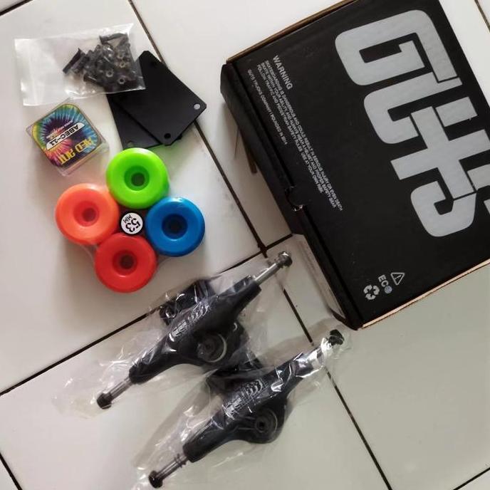 skateboard truck Guts + red ant bearings + blank wheels