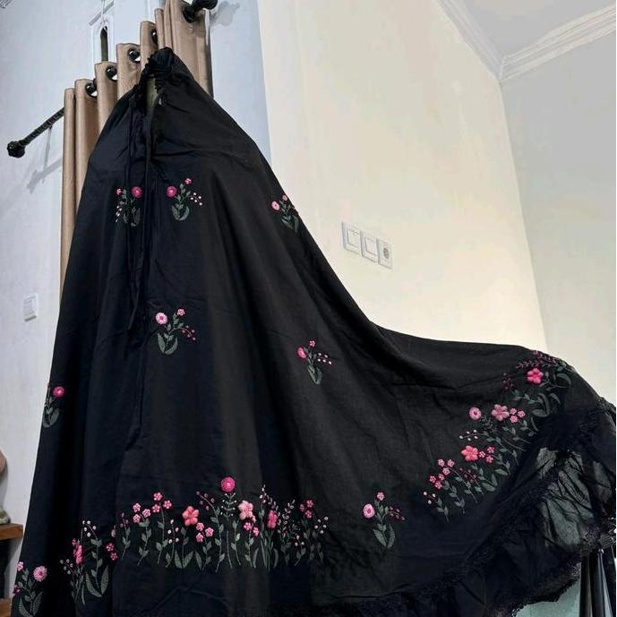 Mukena Paris Hitam Sulam Timbul