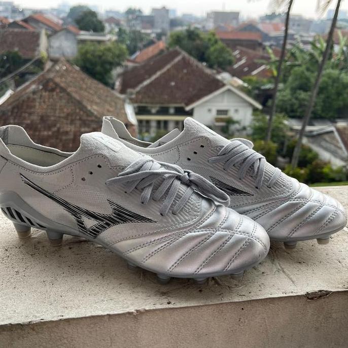 Sepatu Bola Mizuno Morelia Neo 3 Beta Leather Silver Black