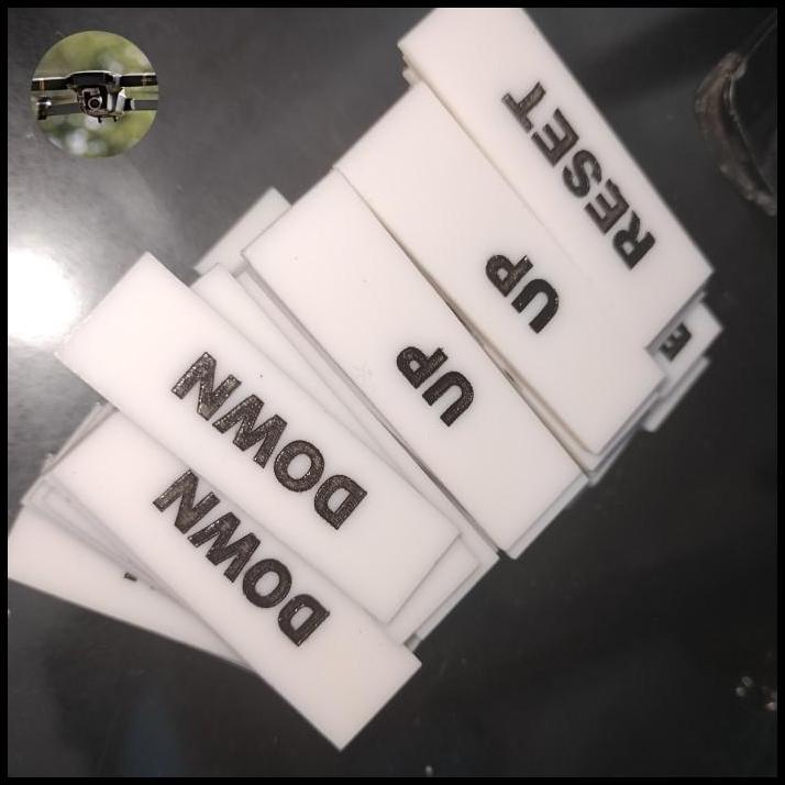 GRATIS ONGKIR NAME PLATE TINGGI 40MM PANEL TAG CONTROL LISTRIK CUSTOM LABEL SPESIFIKASI ACRYLIC JASA