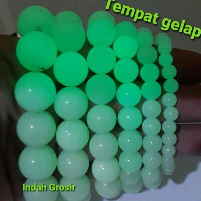 Gelang Batu Pospor Menyala  Di Tempat Gelap