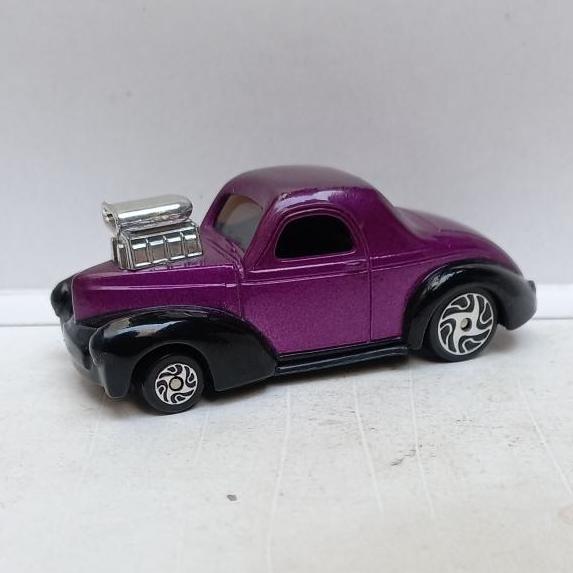 RACING CHAMPIONS '41 WILLYS NOT HOTWHEELS