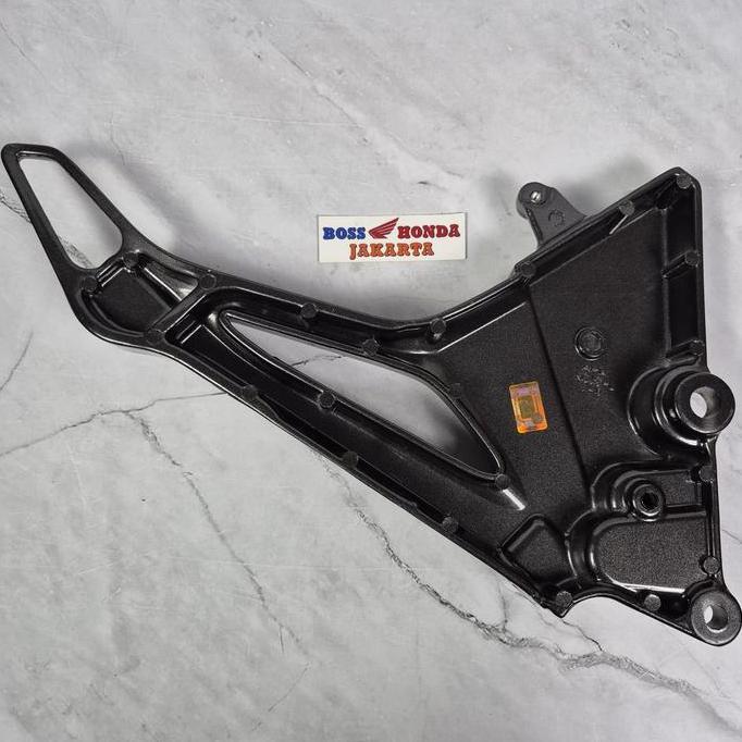 Ready SPAREPART TIGER REVO : 50700-KCJ-670 DUDUKAN FOOTSTEP KIRI BELAKANG TIGER REVO / HOLDER STEP K