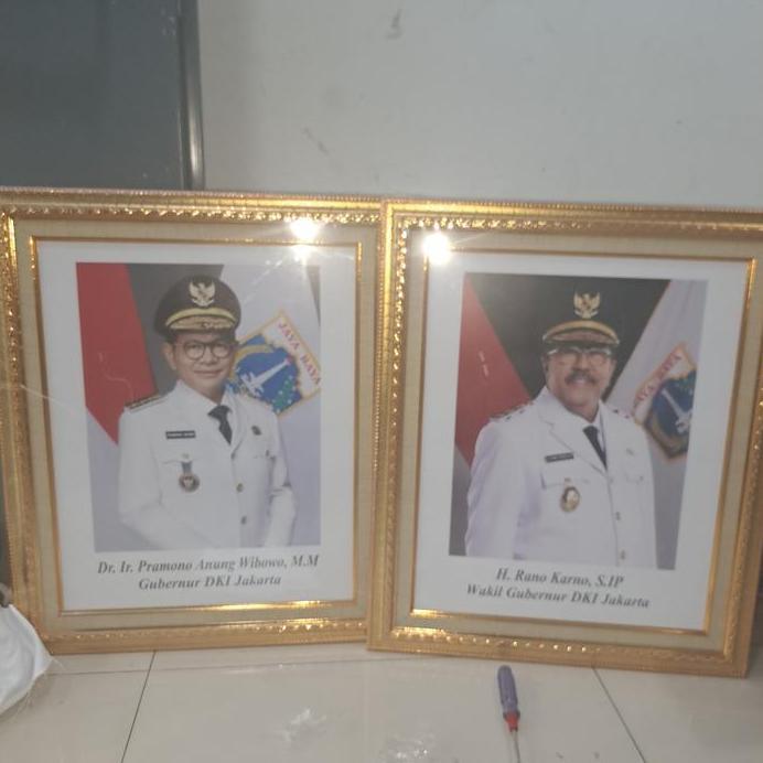 bingkai foto gubernur dan wakil gubernur dki ukuran 35 x 45 cm