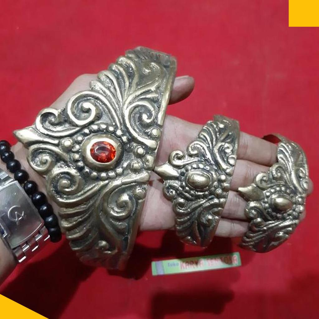 Barang Antik Mahkota Raja Kuningan Hias Batu Unik Model Kuno