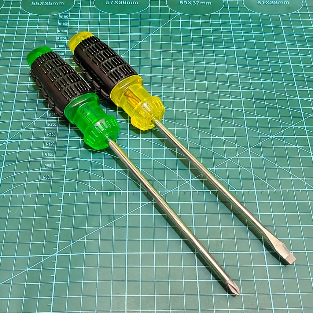 Obeng Tekiro Gagang Karet Plus ( + ) Minus ( - ) Hijau Kuning Panjang 150mm / Obeng Panjang Tekiro