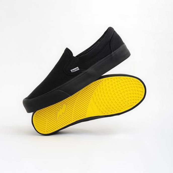 Kingg- Sepatu Thunderbear - Slip On Voltaire Full Black Canvas Flat Shoes Pria
