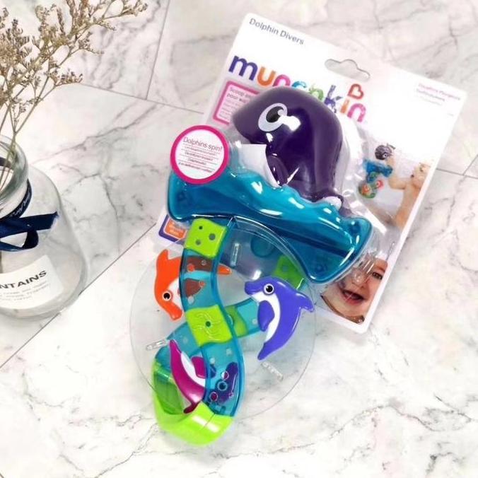 munchkin dolphin divers bath toys mainan mandi anak