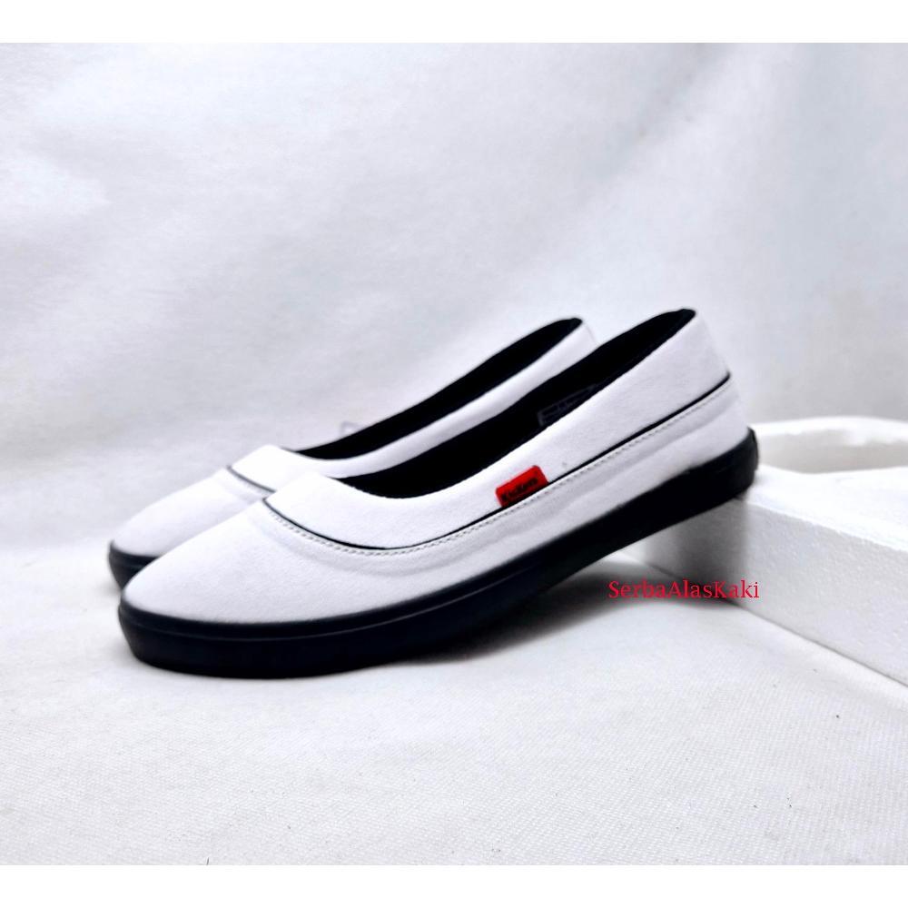 Hemat Sepatu Wanita Slip On Kain Kanvas Terbaru / Sepatu Slip On Wanita Kanvas Kc-05