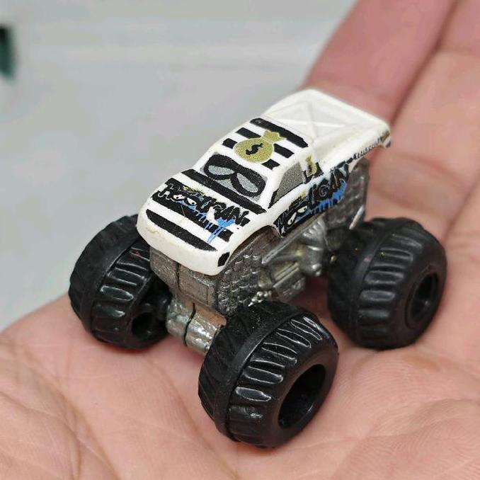 CAR DIECAST MONSTER TRUCK MINIS HOT WHEELS HOOLIGAN FROM MYSTERY BLIND BOX ORIGINAL MATTEL FG75