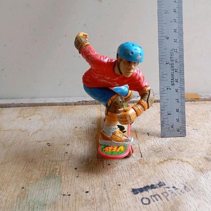 FIGURE VINTAGE SKATEBOARD PLAYER KENTOYS MINUS CS99