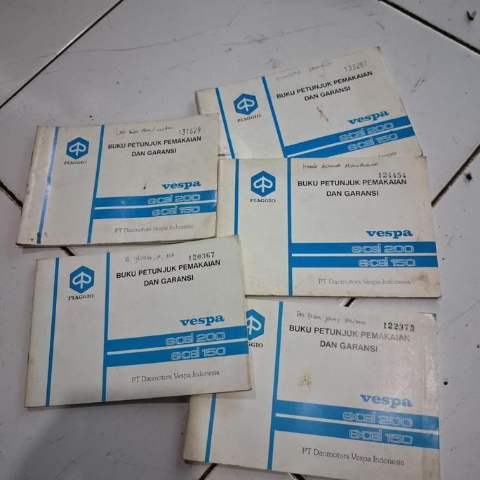 BUKU PETUNJUK DAN PEMAKAIAN VESPA EXCEL 150 ORIGINAL BEKAS BAGUS WARNA MOTOR BIRU CAKRA