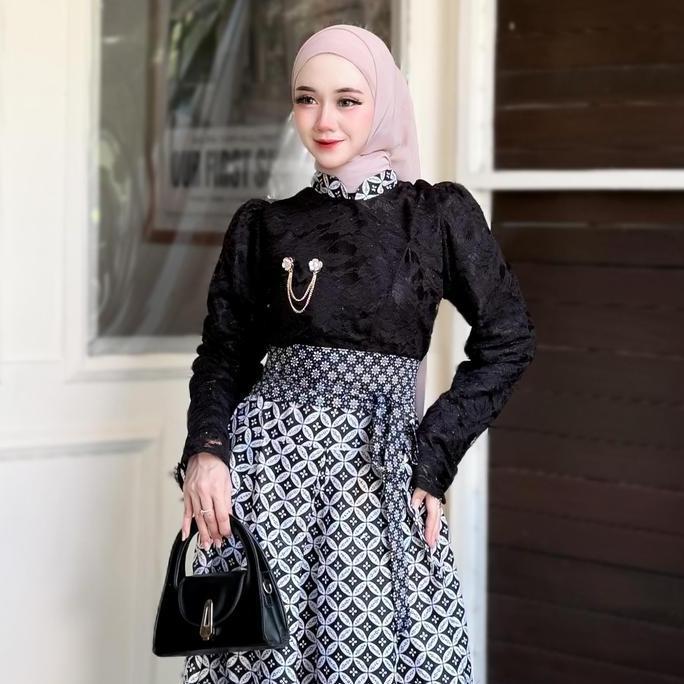 umay_lenasari - dress pesta janggan brokat kombinasi batik queenbee fashion wisuda bridesmaid free b