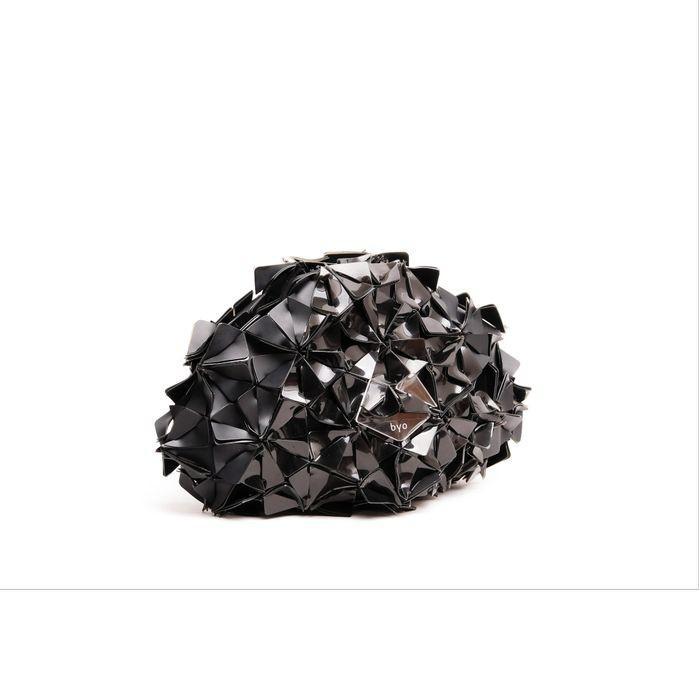 Byo Shell Clutch In Black