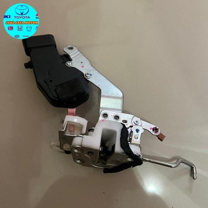 Murah.. Door Lock Pintu Avanza Xenia Lama Original