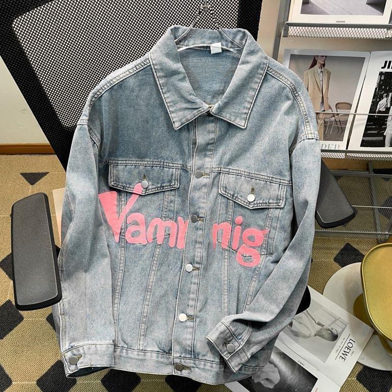 New Deals Jaket Denim Wanita Dengan Pola Tulisan Kekinian / Jaket Denim Wanita Dengan Gaya Modern / 