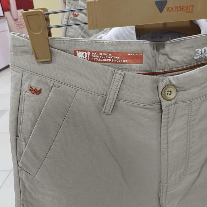 CELANA PENDEK WATCHOUT CASUAL ORIGINAL REGULER WARNA CREAM