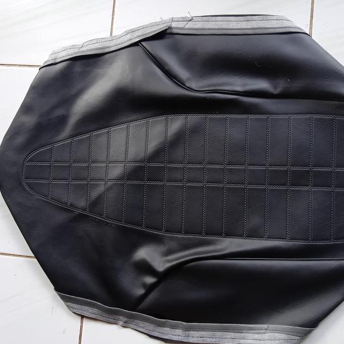 sarung kulit / cover jok motor C 70