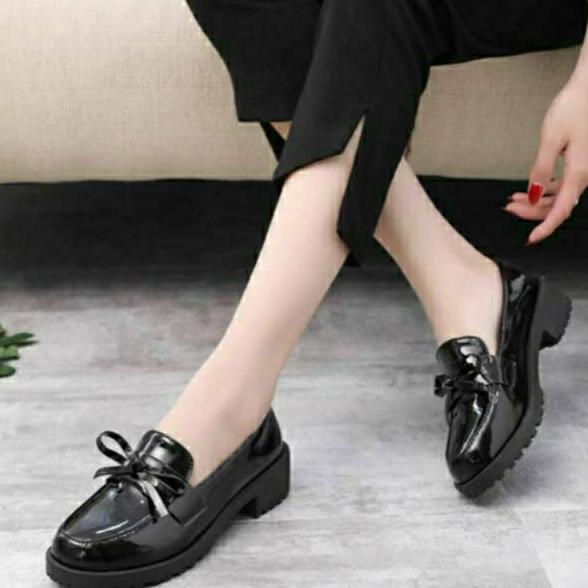 Sepatu Wanita / Sepatu Loafers Wanita / Sepatu Docmart Slavina / Bisa Cod