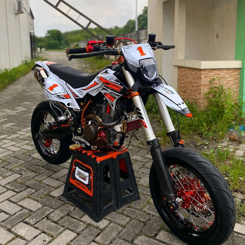 DECAL KLX DTRACKER SUPERMOTO PUTIH LINE ORANGE