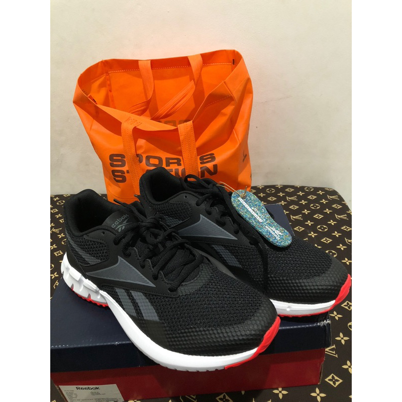 SEPATU OLAHRAGA REEBOK