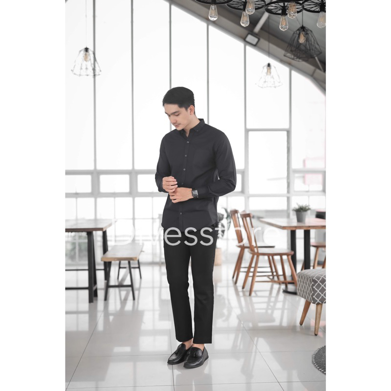 Kemeja pria cowok polos slimfit kasual basic HeM lengan panjang hitam