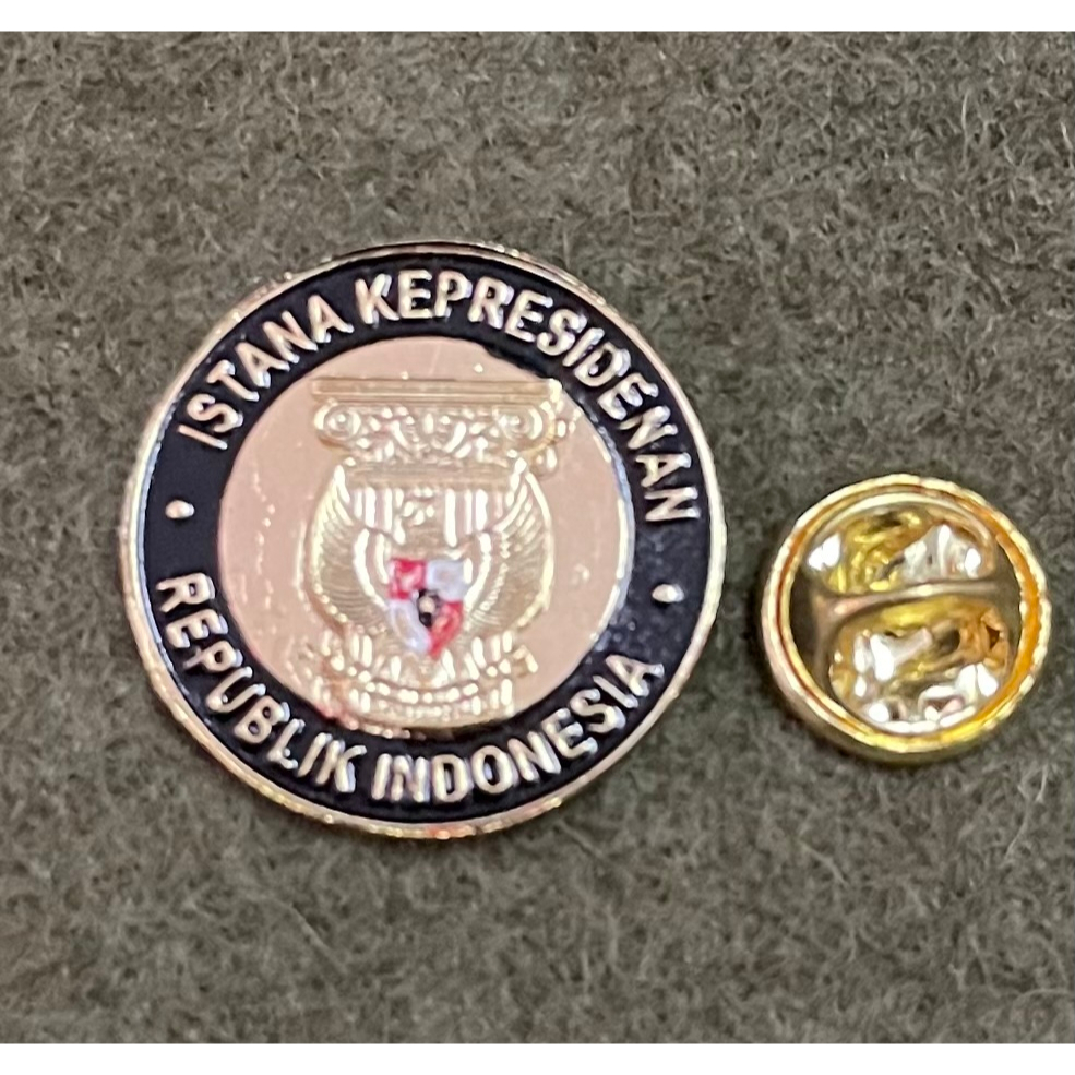 Pin Kerah Istana Bulat - Pin Istana Kerah - Lencana Istana Paku