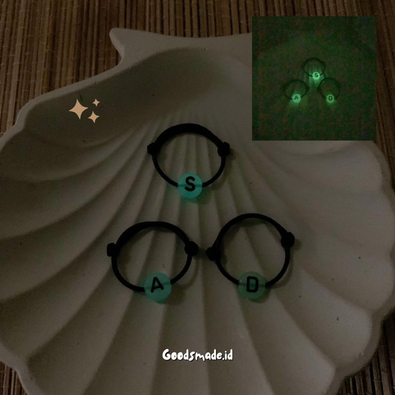 Cincin tali hitam inisial glow in the dark ( A- Z )