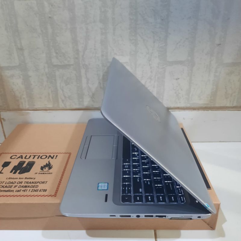 Laptop HP ELITEBOOK 840 G3 Cor i5-6300U Ram 8GB SSD 256GB Keyboard backlight FHD 1920x1080 IPS Windows 10 super slim