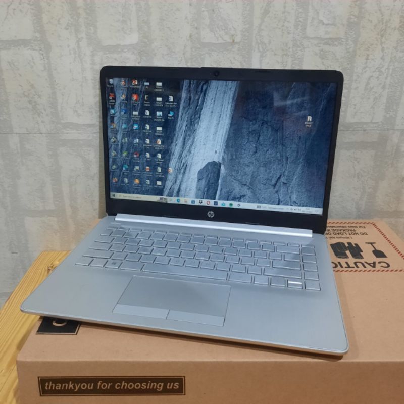 Laptop Hp 14s-cf0062TU i3-7020U Ram 4Gb/SSD 256Gb Uhd Graphics 620 Gaming Editing Lancar